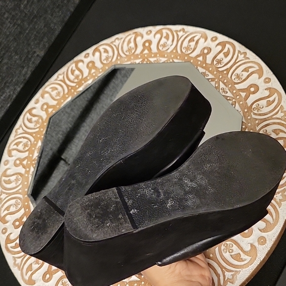 Nine West| Kelsawn Leather and Suede Wedge Size 9 - Picture 2 of 4